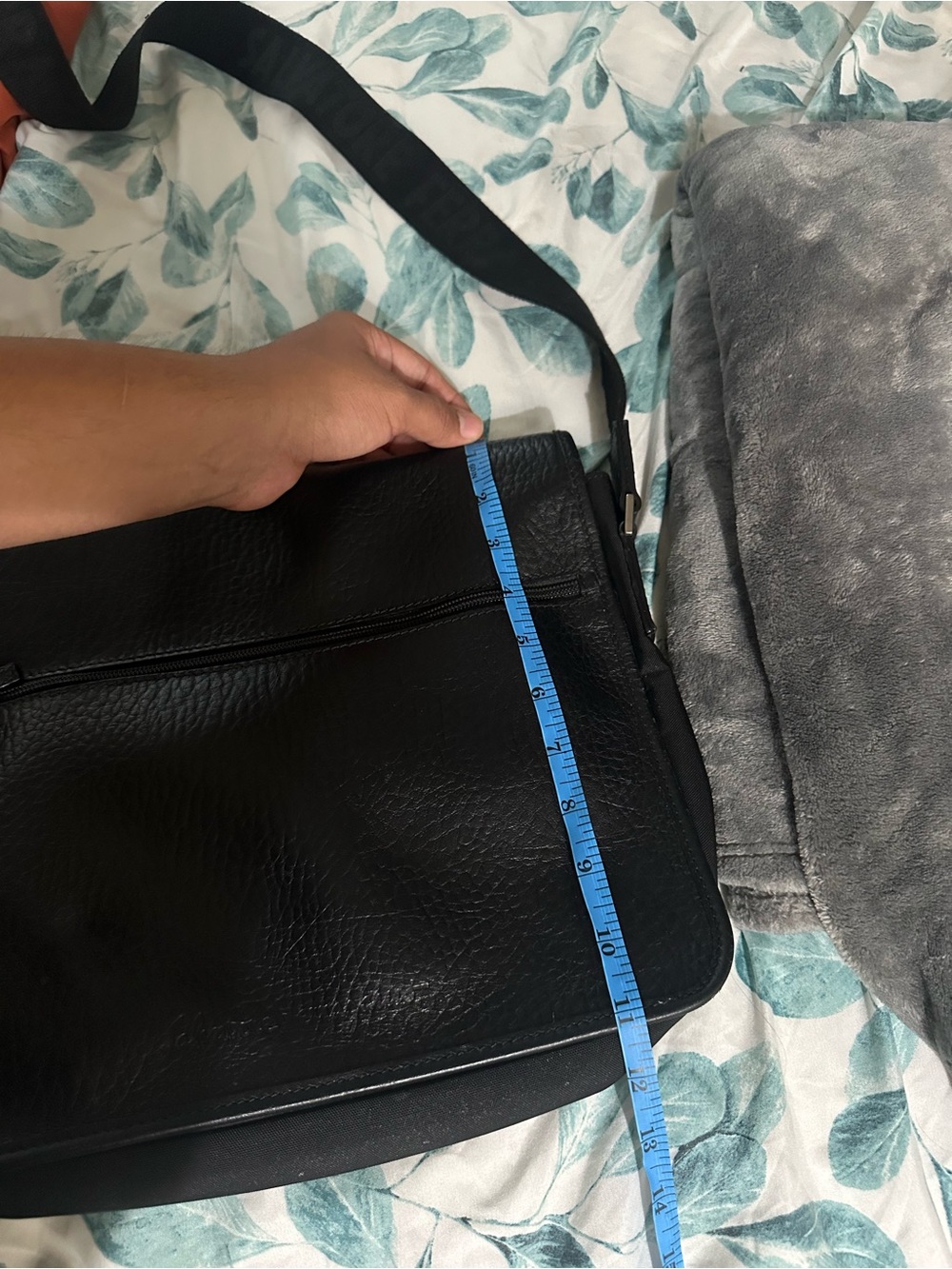 Ferragamo Shoulder Bag - Picture 3 of 4